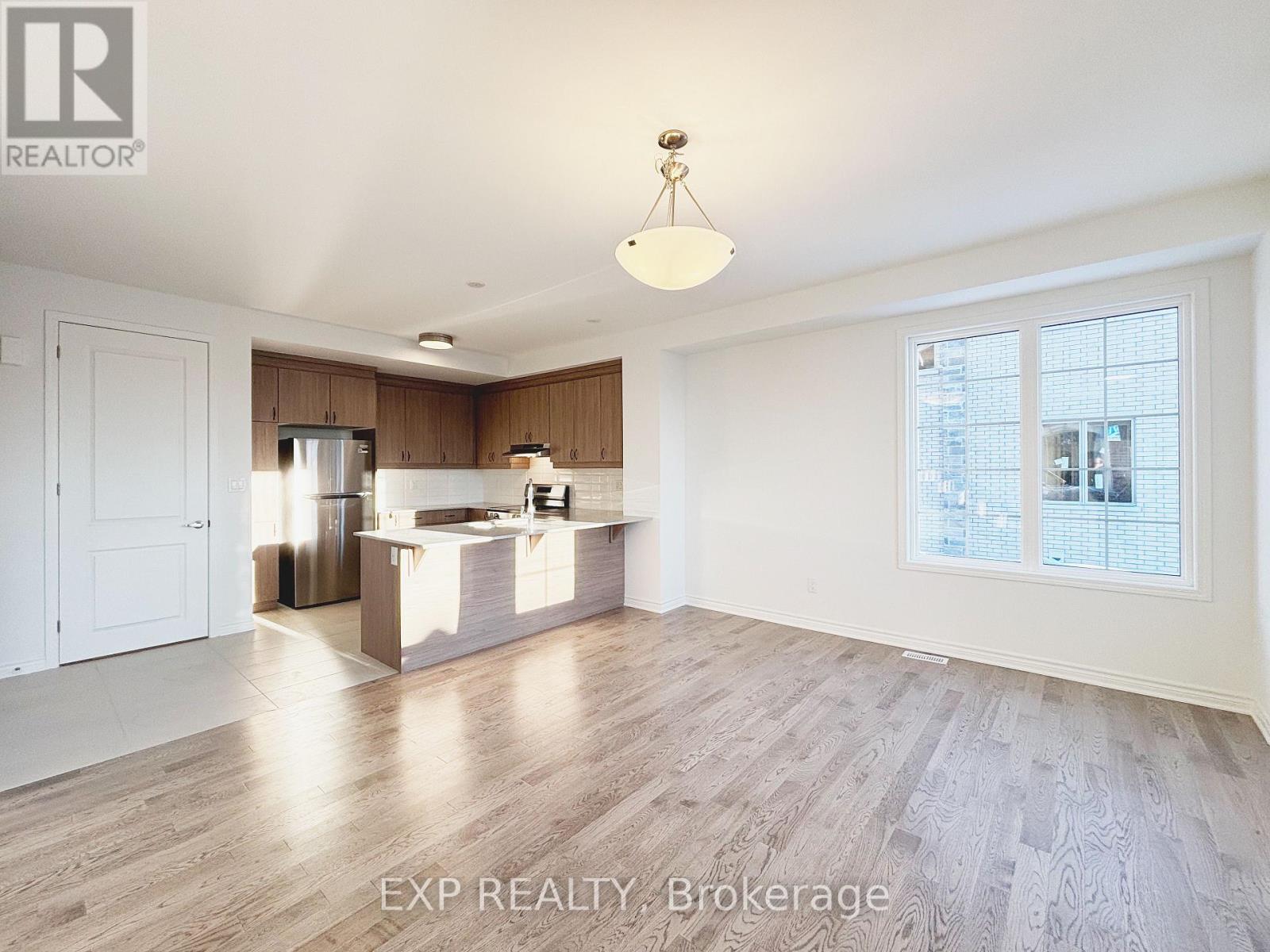 124 Azure Drive, Markham, Ontario  L6C 1N3 - Photo 4 - N13876486
