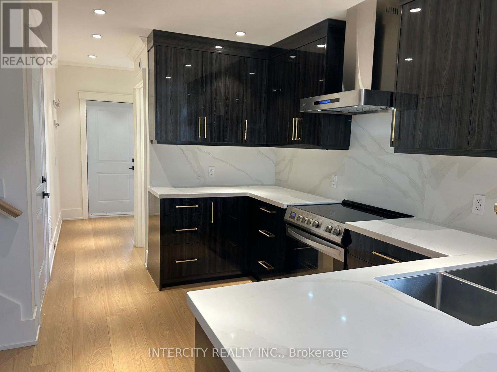 15 - 263 Barrie Street, Bradford West Gwillimbury, Ontario  L3Z 4M8 - Photo 4 - N13876522