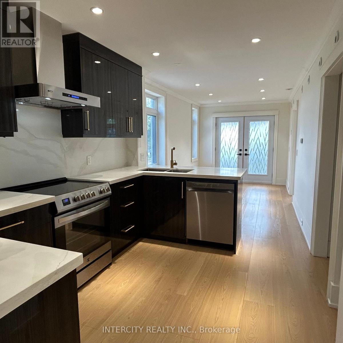 15 - 263 Barrie Street, Bradford West Gwillimbury, Ontario  L3Z 4M8 - Photo 6 - N13876522