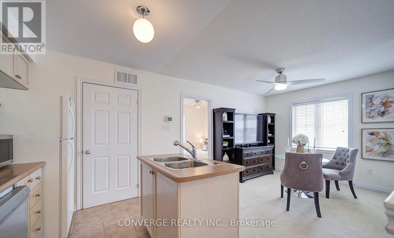 Coach House - 29 Cardrew Street, Markham, Ontario  L6B 1G2 - Photo 4 - N13876658