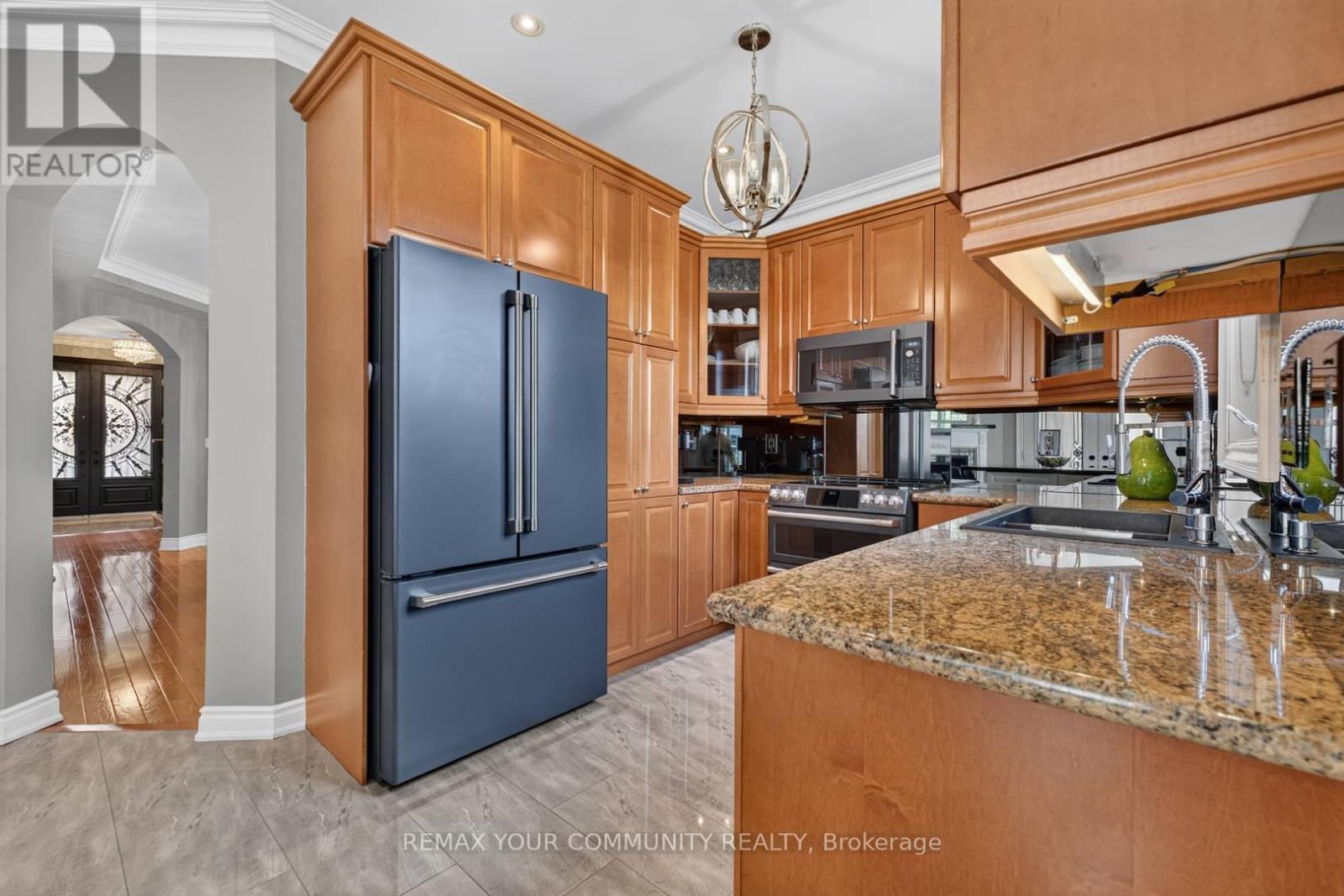 38 Dimarino Drive, Vaughan, Ontario  L6A 0E8 - Photo 17 - N13876744