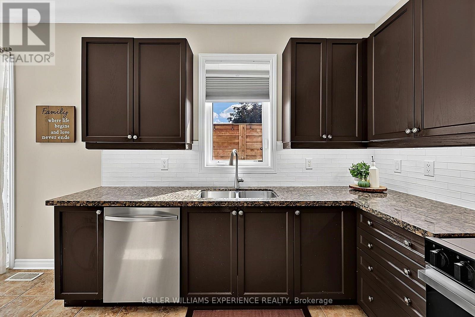 73 Latimer Avenue, Essa, Ontario  L0M 1B5 - Photo 11 - N13876800