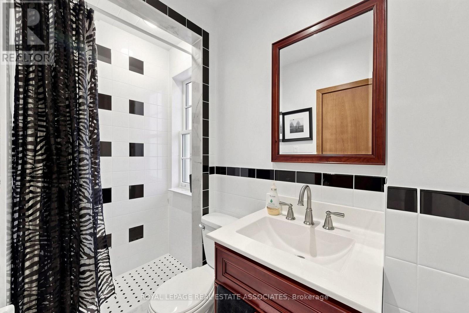 298 Lakeshore Road E, Mississauga, Ontario  L5G 1H2 - Photo 26 - W13876564