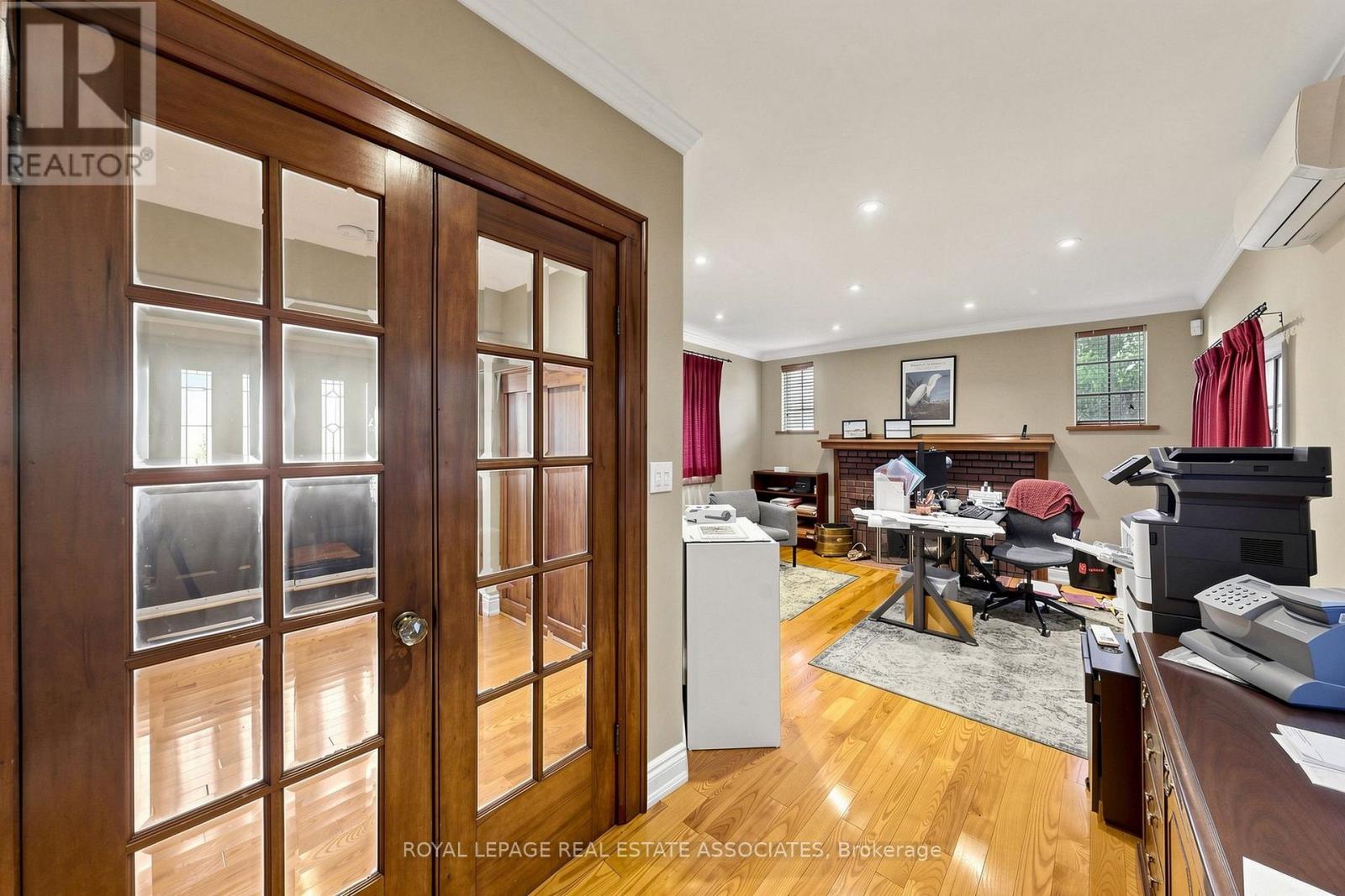 298 Lakeshore Road E, Mississauga, Ontario  L5G 1H2 - Photo 5 - W13876564