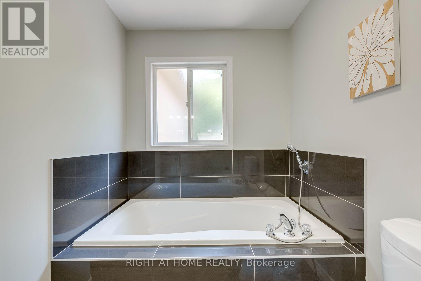 2416 Lazio Lane, Oakville, Ontario  L6M 4P4 - Photo 21 - W13876606