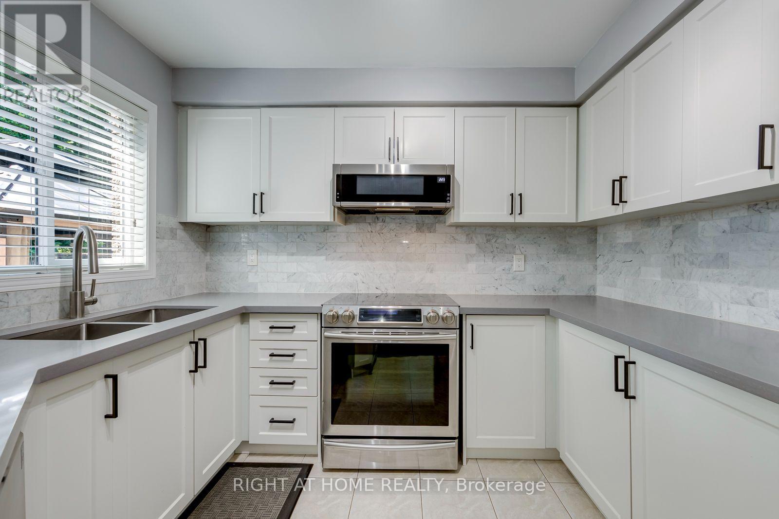 2416 Lazio Lane, Oakville, Ontario  L6M 4P4 - Photo 7 - W13876606