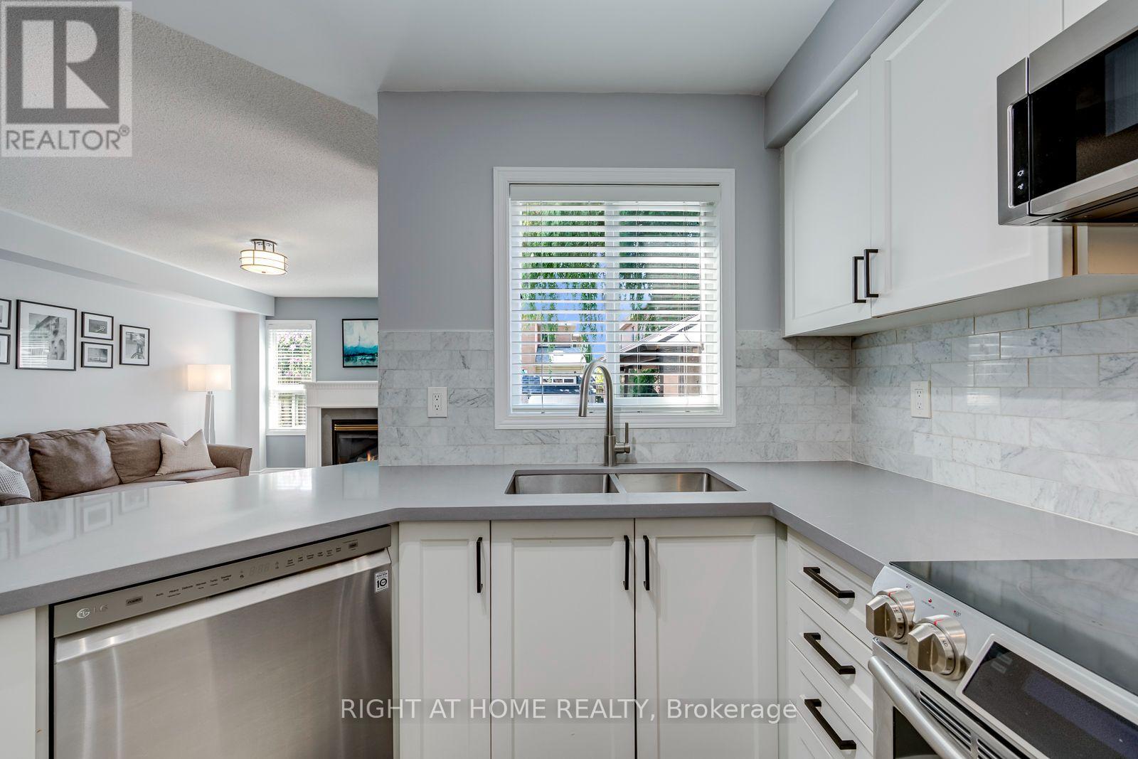 2416 Lazio Lane, Oakville, Ontario  L6M 4P4 - Photo 8 - W13876606