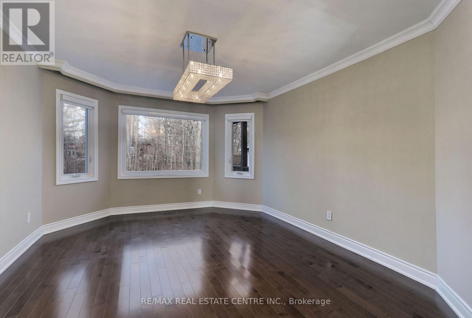 1837 Sevenoaks Drive, Mississauga, Ontario  L5K 2N5 - Photo 10 - W13876610