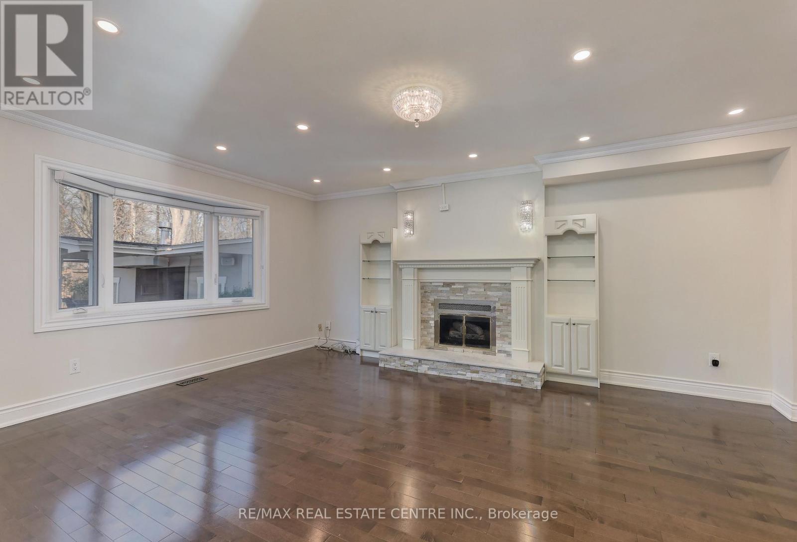 1837 Sevenoaks Drive, Mississauga, Ontario  L5K 2N5 - Photo 11 - W13876610