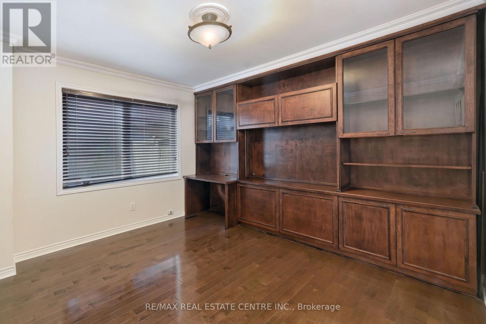 1837 Sevenoaks Drive, Mississauga, Ontario  L5K 2N5 - Photo 12 - W13876610