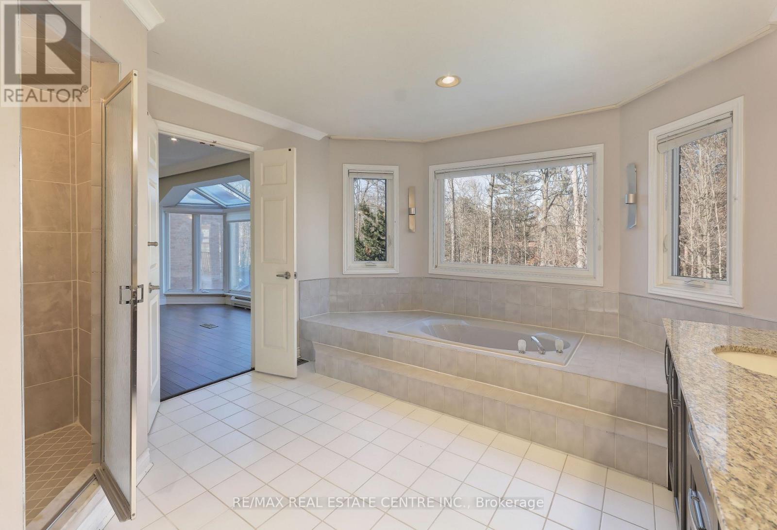 1837 Sevenoaks Drive, Mississauga, Ontario  L5K 2N5 - Photo 15 - W13876610