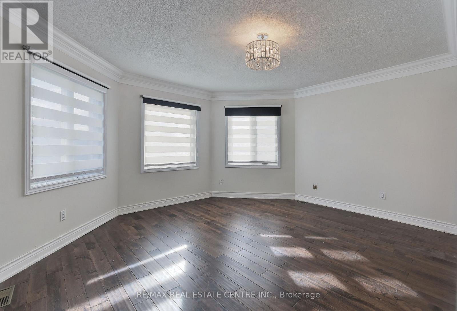 1837 Sevenoaks Drive, Mississauga, Ontario  L5K 2N5 - Photo 17 - W13876610