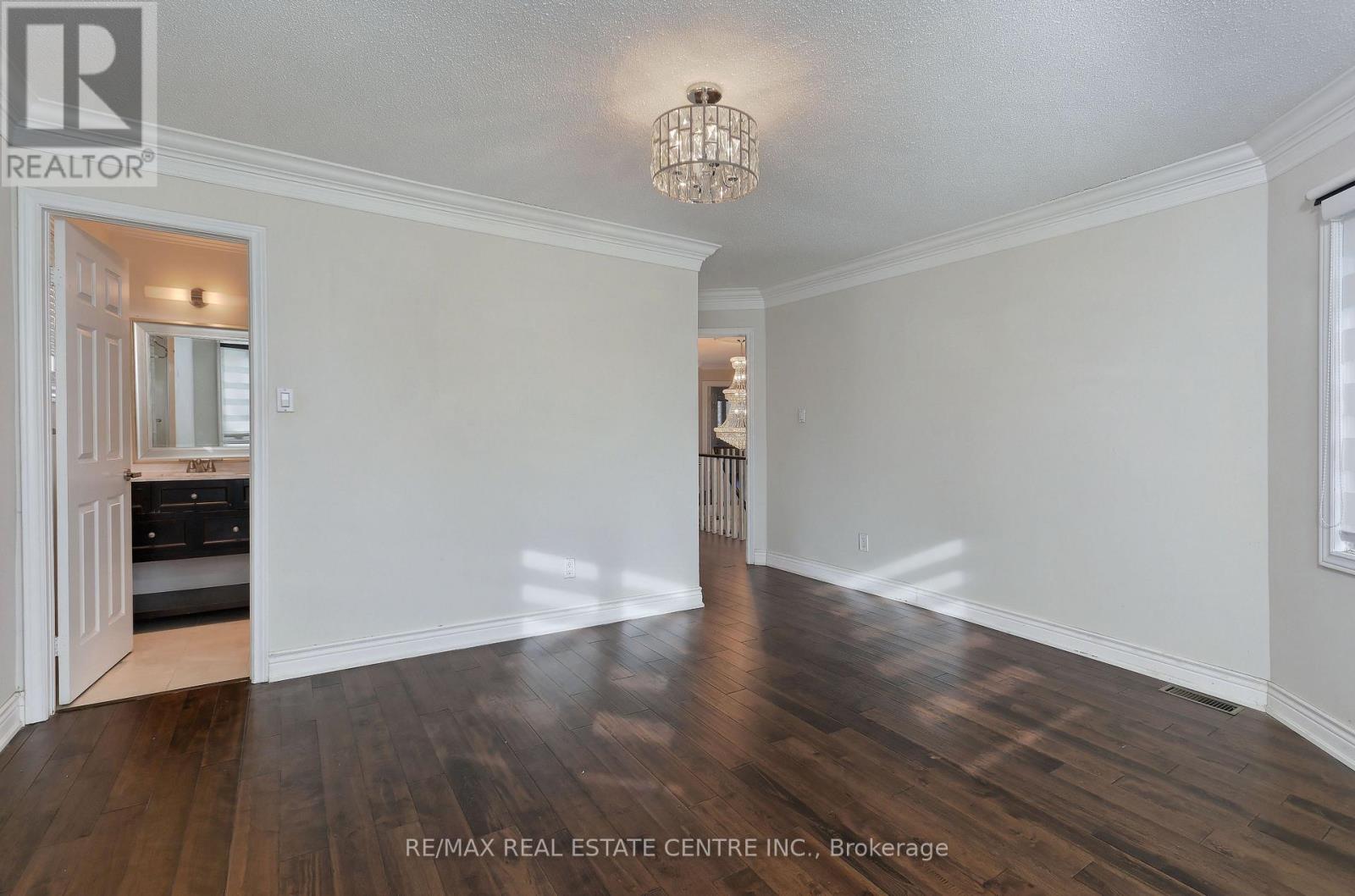 1837 Sevenoaks Drive, Mississauga, Ontario  L5K 2N5 - Photo 18 - W13876610