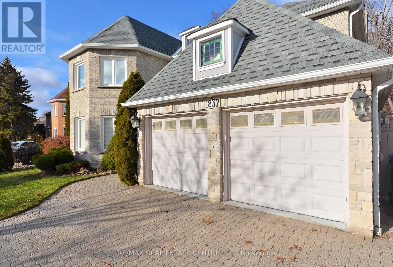 1837 Sevenoaks Drive, Mississauga, Ontario  L5K 2N5 - Photo 2 - W13876610