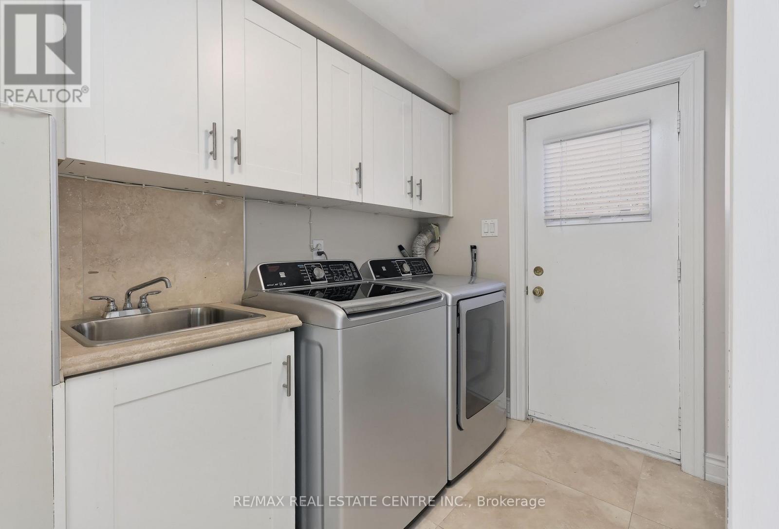 1837 Sevenoaks Drive, Mississauga, Ontario  L5K 2N5 - Photo 27 - W13876610