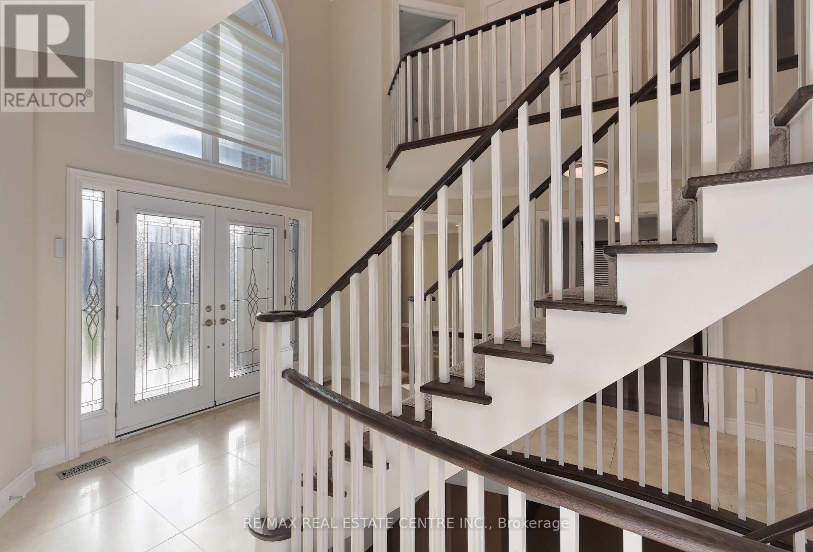 1837 Sevenoaks Drive, Mississauga, Ontario  L5K 2N5 - Photo 4 - W13876610