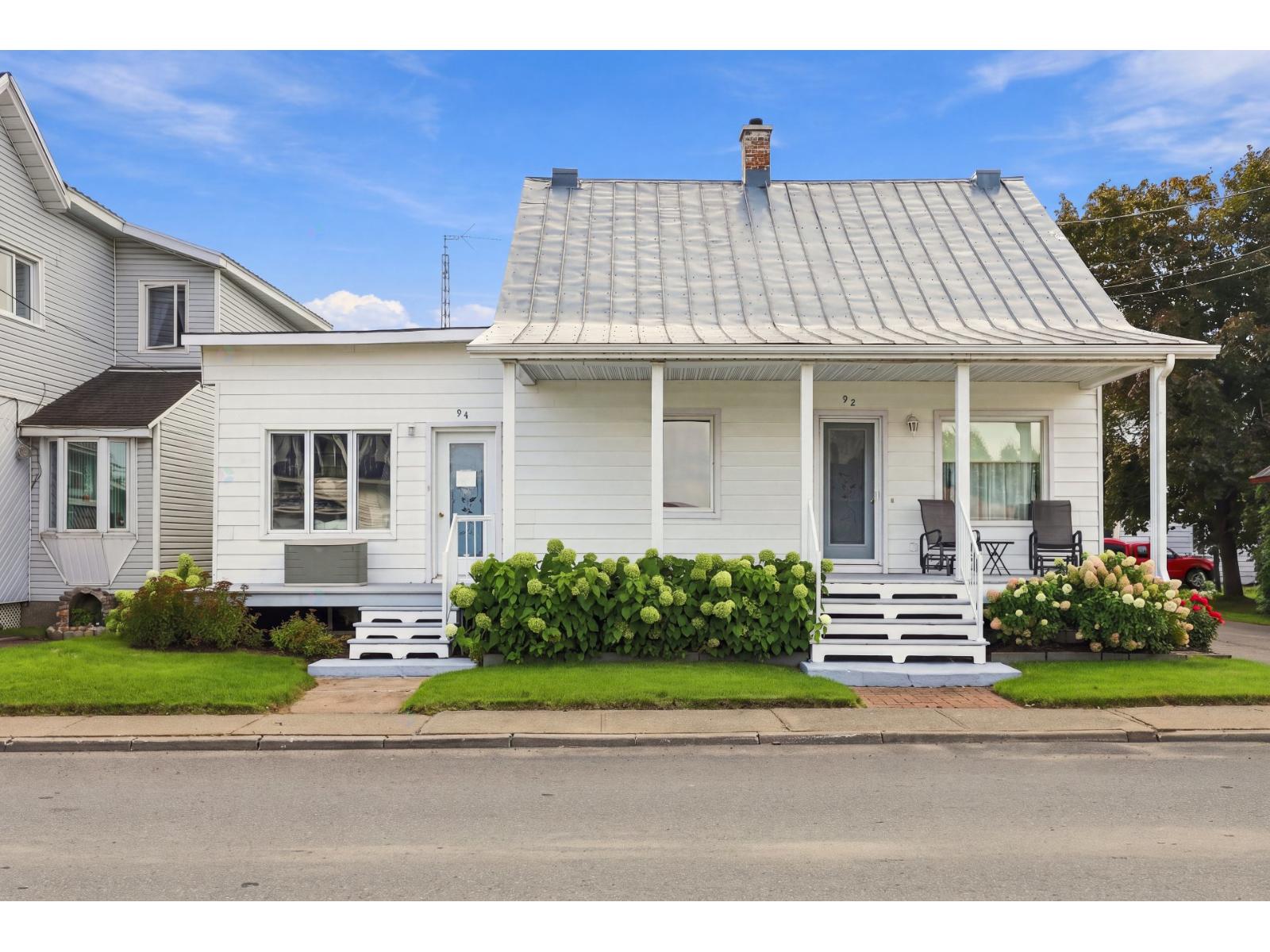92Z-94Z Rue Principale Saint-Guillaume Quebec Canada J0C1L0 2