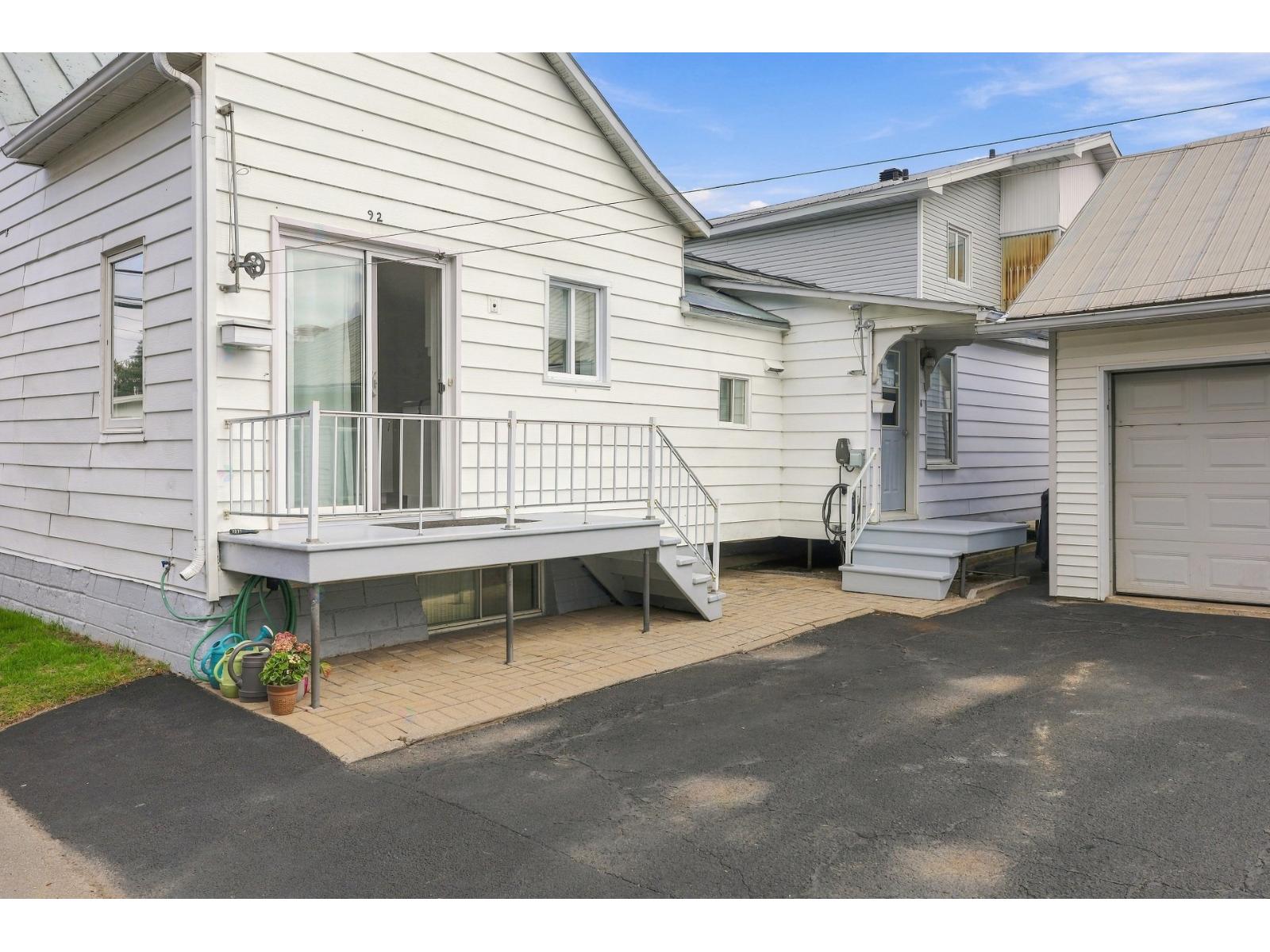 92Z-94Z Rue Principale Saint-Guillaume Quebec Canada J0C1L0 3