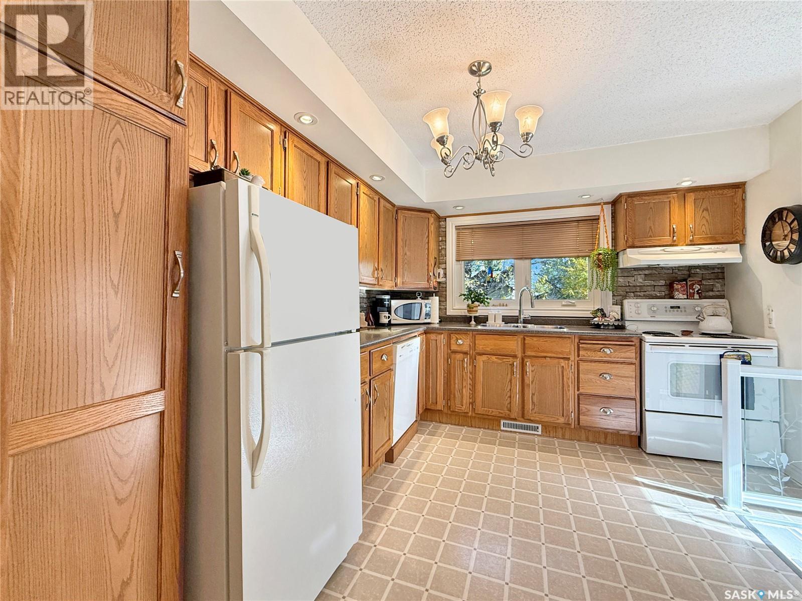 1841 102nd Street, North Battleford, Saskatchewan  S9A 1H4 - Photo 4 - SK050627