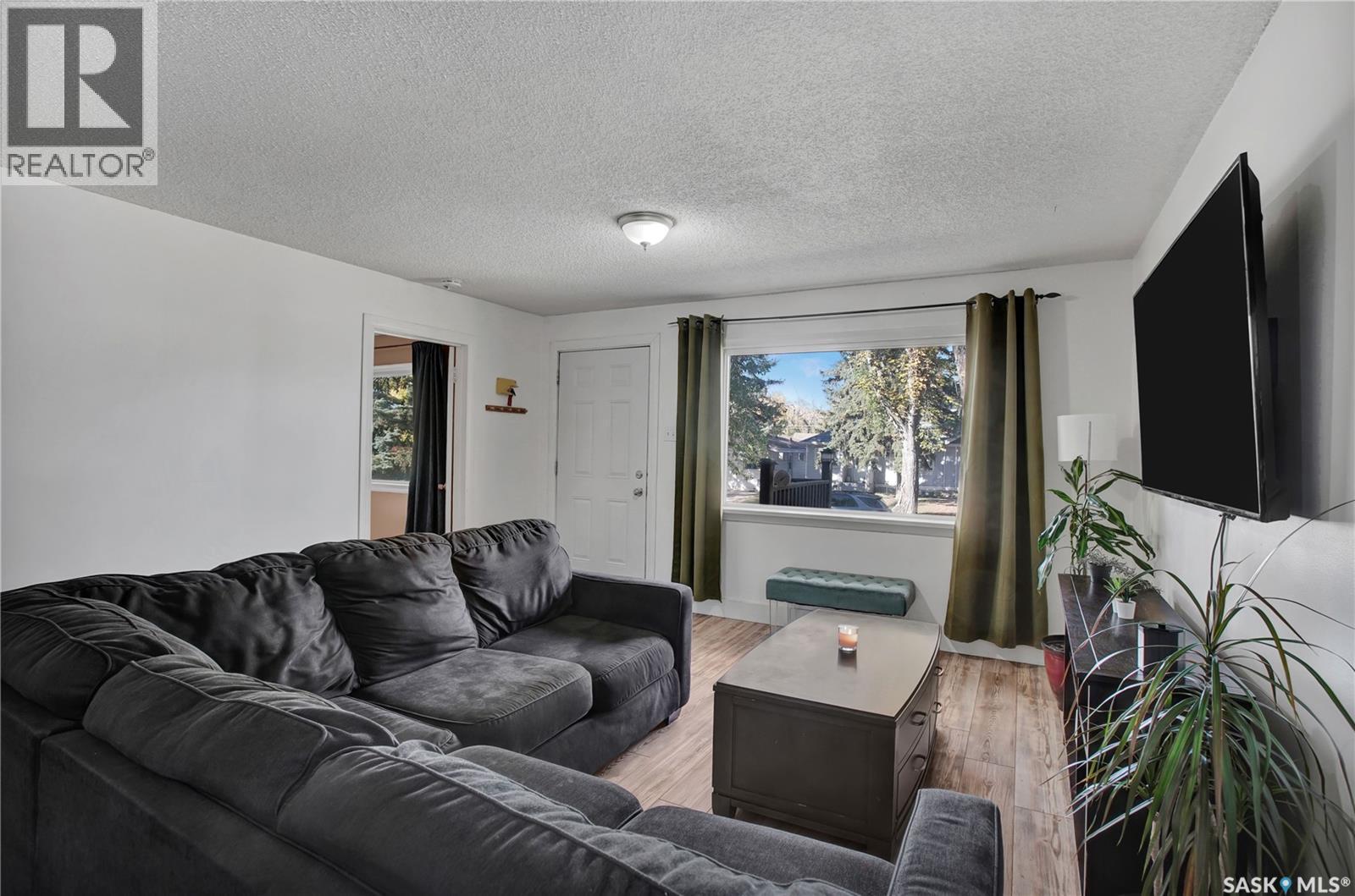 1104 4th Street E, Saskatoon, Saskatchewan  S7H 1K8 - Photo 8 - SK050495