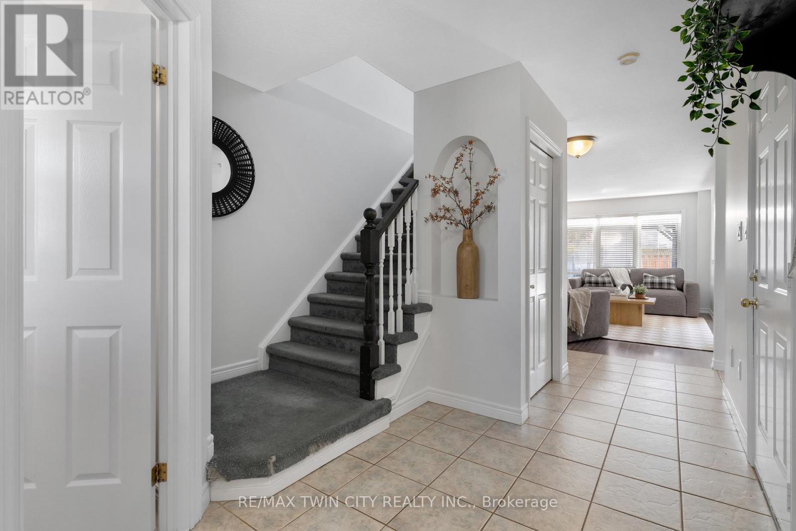 168 Patton Drive, Cambridge, Ontario  N3C 4L5 - Photo 3 - X13876616