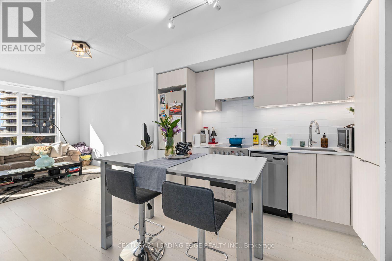 745 - 26 Gibbs Road, Toronto, Ontario  M9B 0E3 - Photo 3 - W13875704