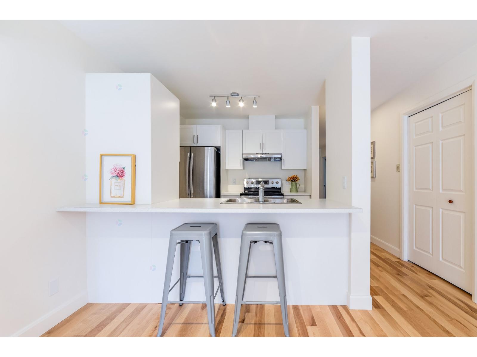 721 Rue Guy|#2 Montréal (Ville-Marie) Quebec Canada H3J1T6 3