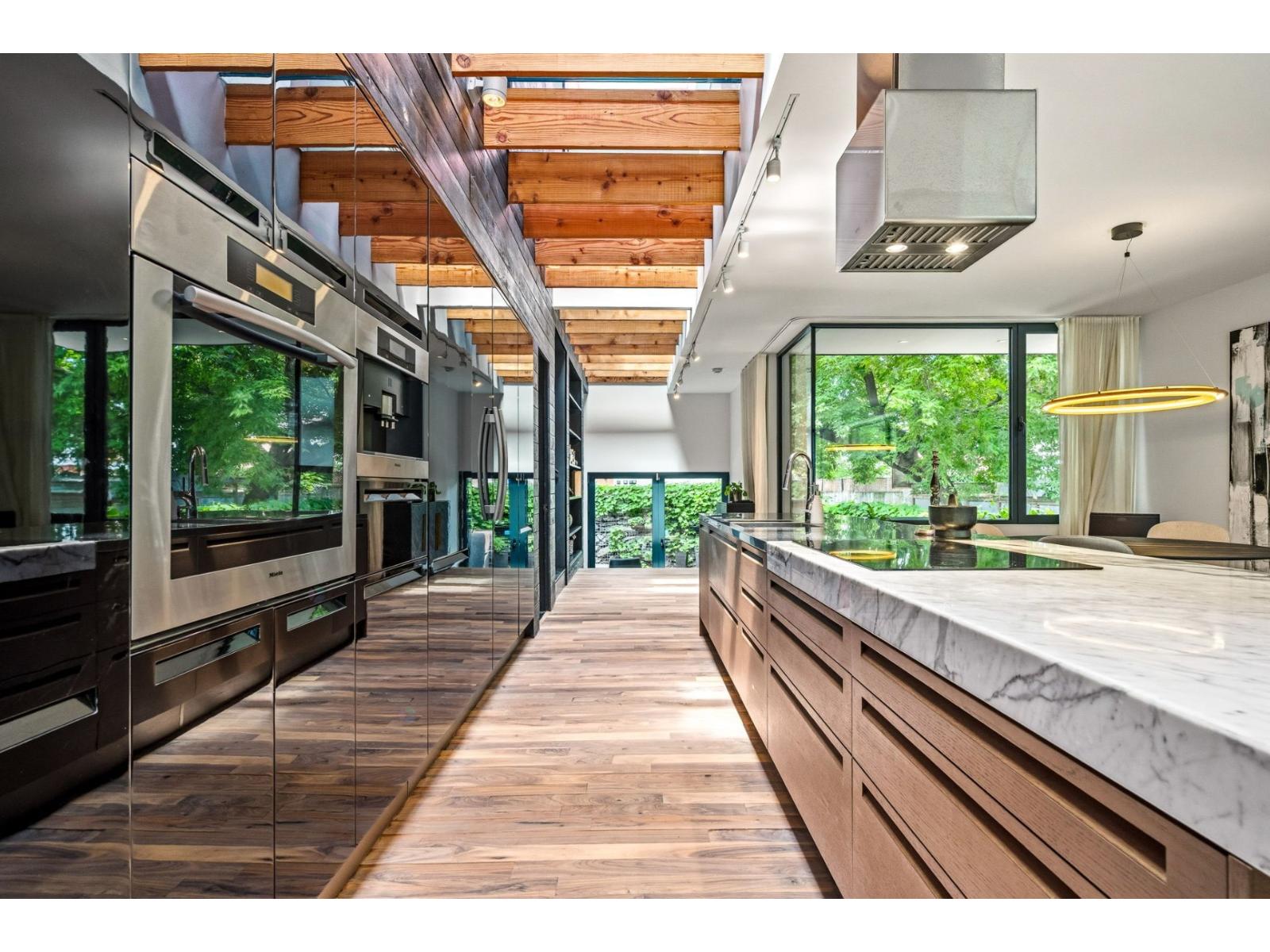 419 Rue Charon Montréal (Le Sud-Ouest) Quebec Canada H3K2P3 4