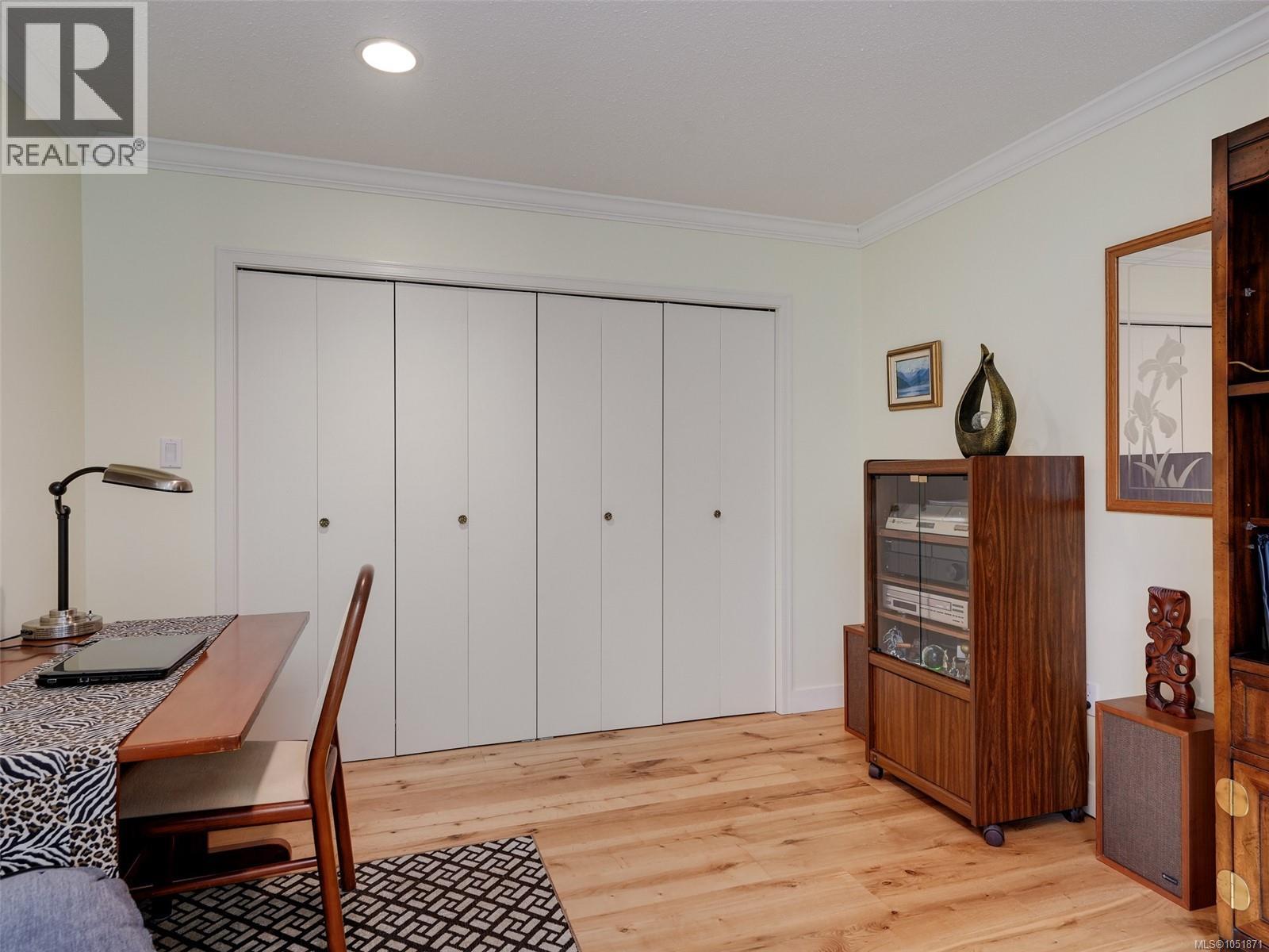 901 2829 Arbutus Rd
