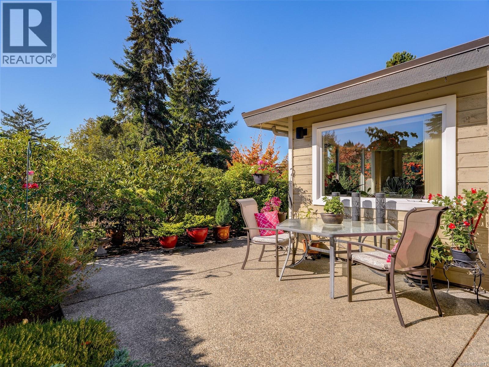 901 2829 Arbutus Rd