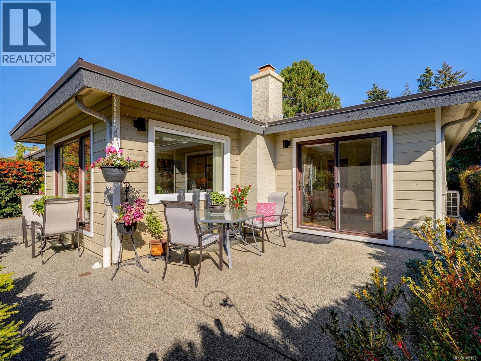 901 2829 Arbutus Rd