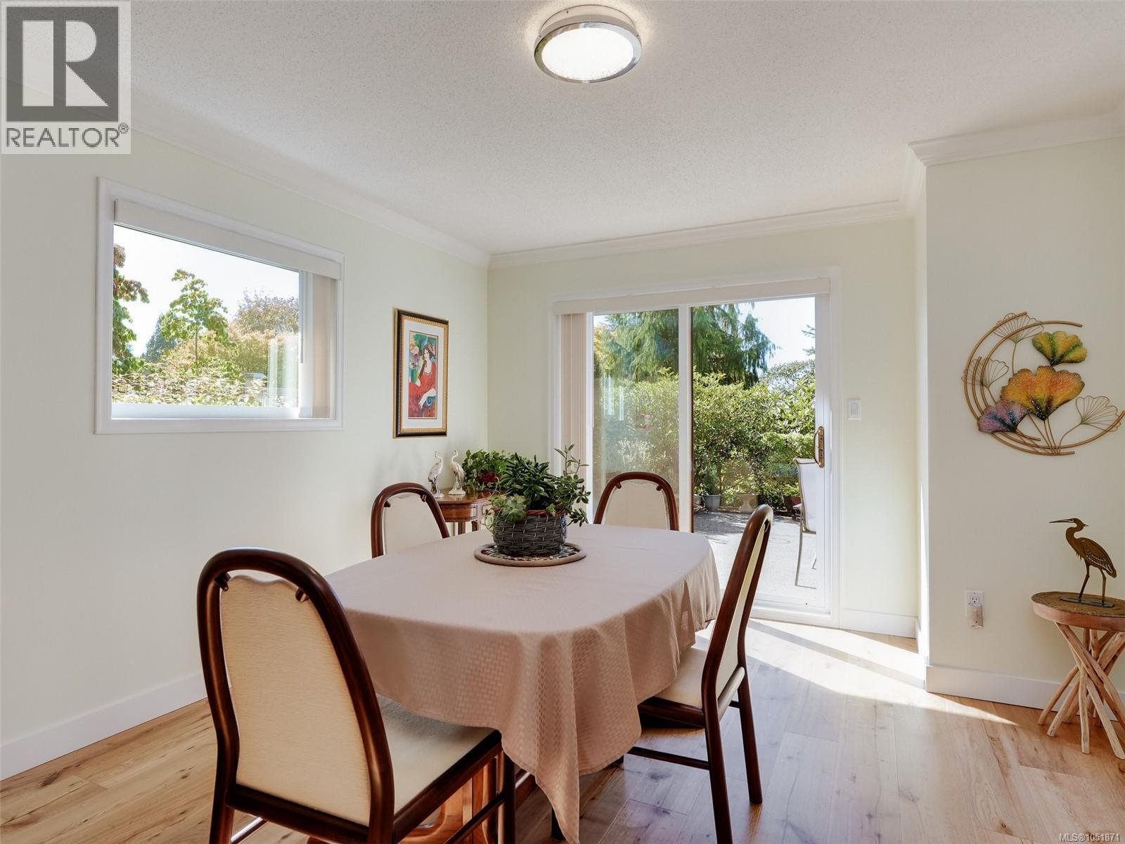 901 2829 Arbutus Rd