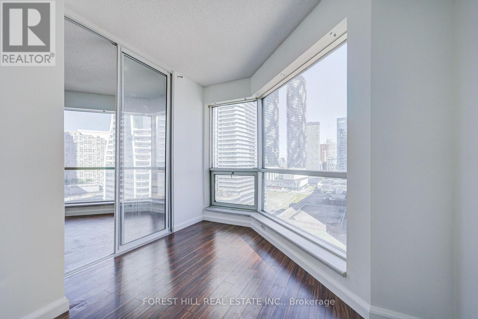 1810 - 10 Yonge Street, Toronto, Ontario  M5E 1R4 - Photo 12 - C13875860