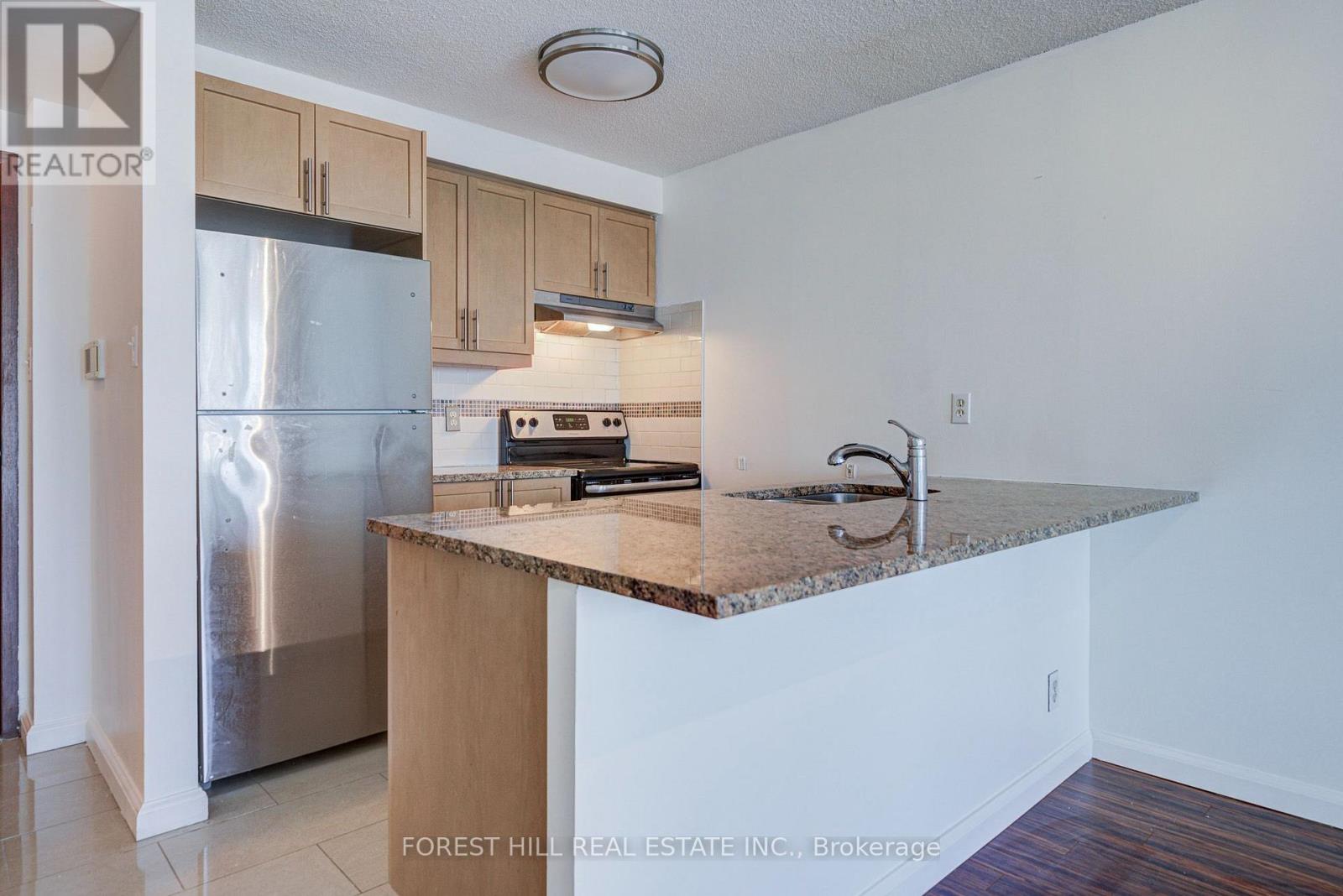 1810 - 10 Yonge Street, Toronto, Ontario  M5E 1R4 - Photo 4 - C13875860