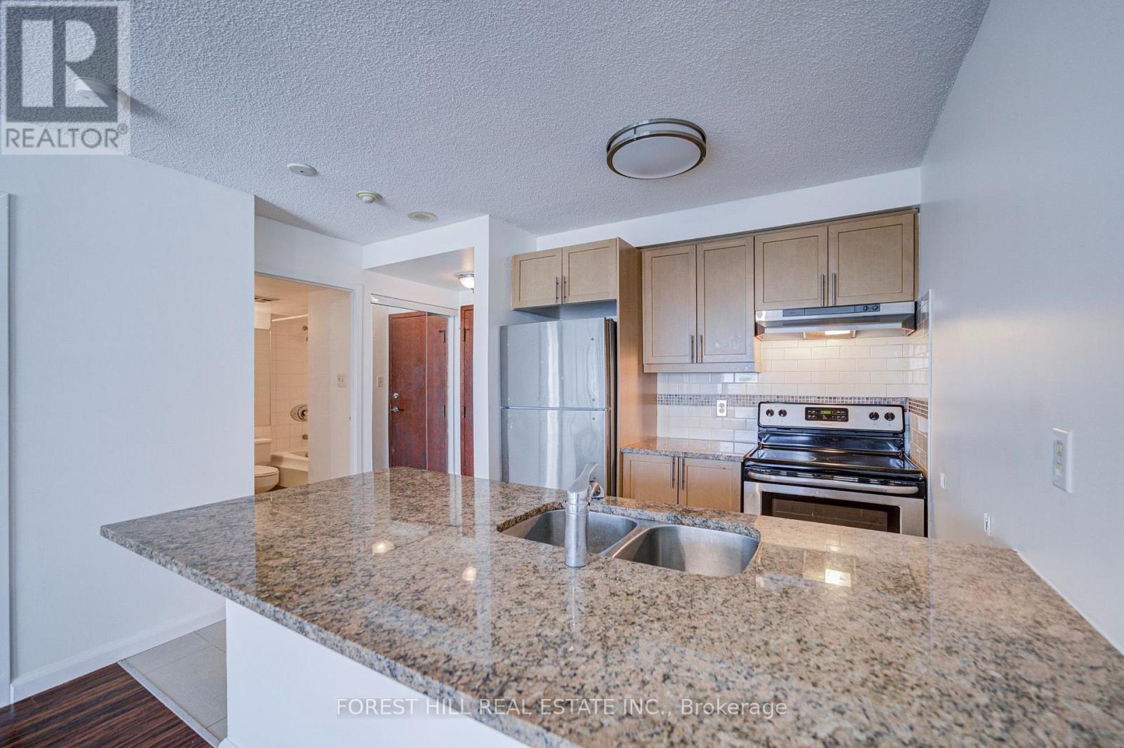 1810 - 10 Yonge Street, Toronto, Ontario  M5E 1R4 - Photo 3 - C13875860