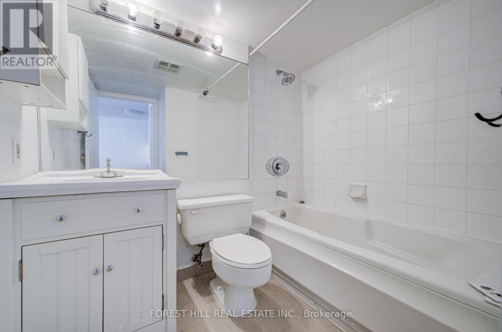 1810 - 10 Yonge Street, Toronto, Ontario  M5E 1R4 - Photo 13 - C13875860
