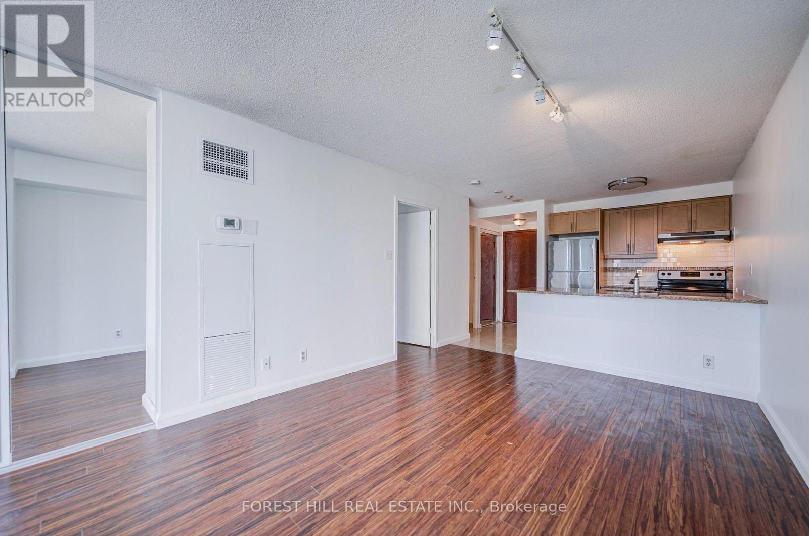 1810 - 10 Yonge Street, Toronto, Ontario  M5E 1R4 - Photo 5 - C13875860