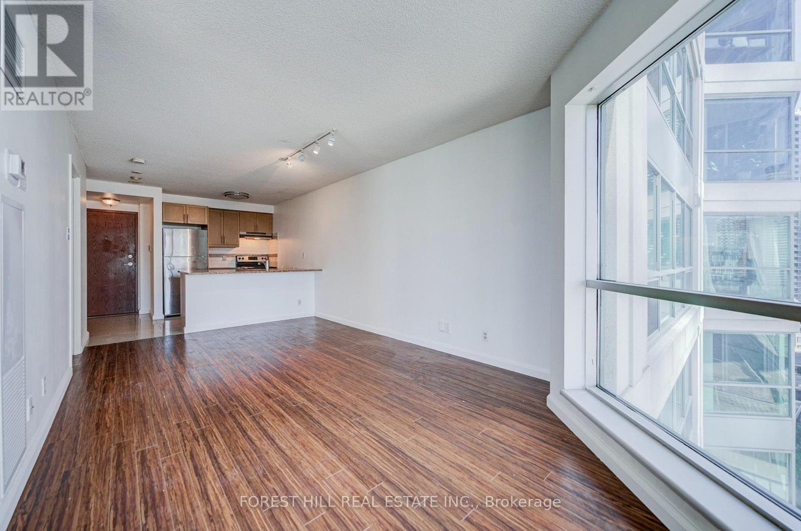 1810 - 10 Yonge Street, Toronto, Ontario  M5E 1R4 - Photo 2 - C13875860