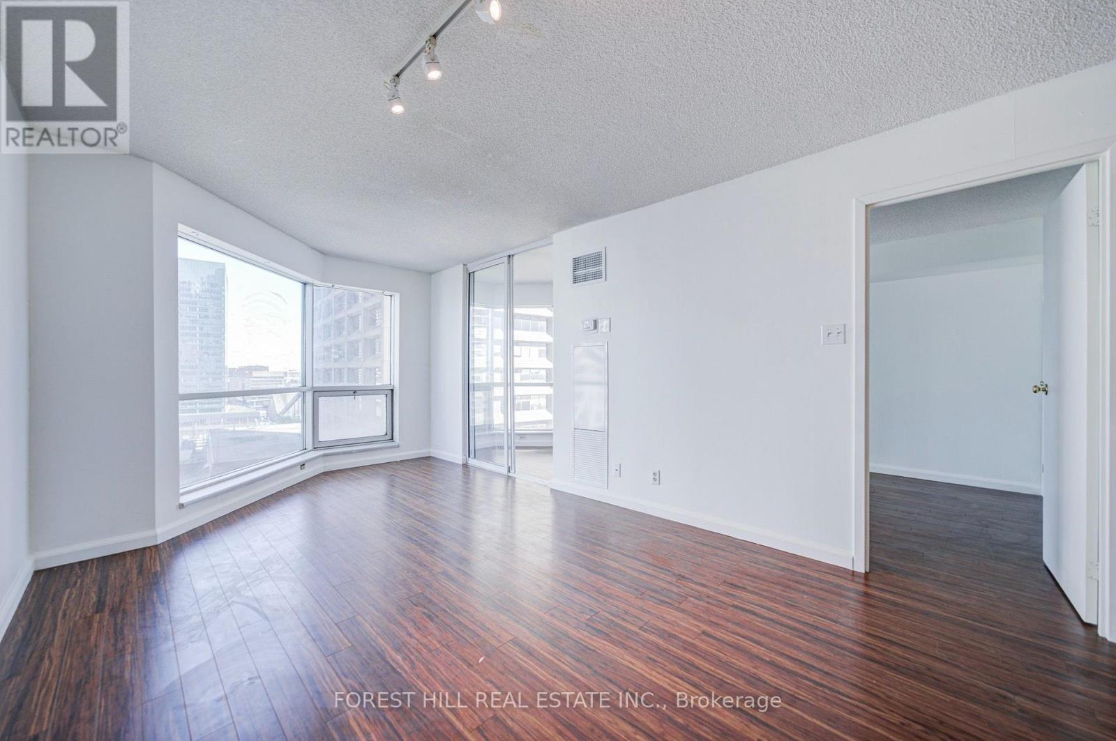 1810 - 10 Yonge Street, Toronto, Ontario  M5E 1R4 - Photo 6 - C13875860
