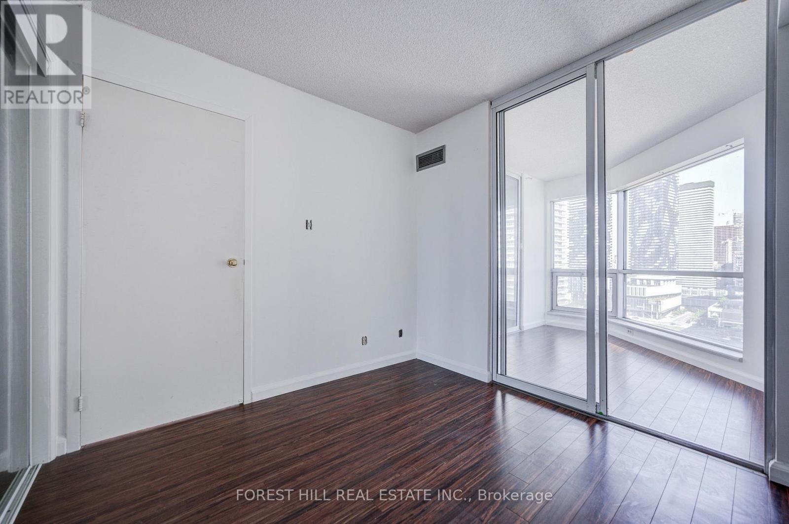 1810 - 10 Yonge Street, Toronto, Ontario  M5E 1R4 - Photo 8 - C13875860