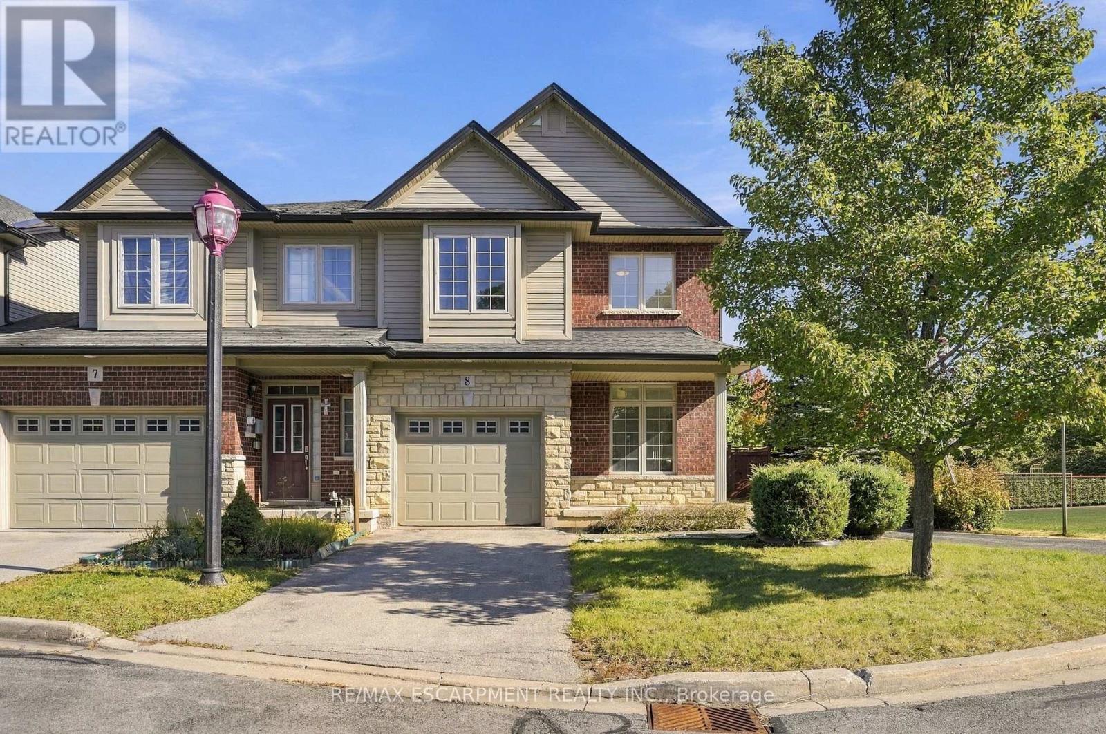 8 - 400 STONEHENGE DRIVE, Hamilton, Ontario