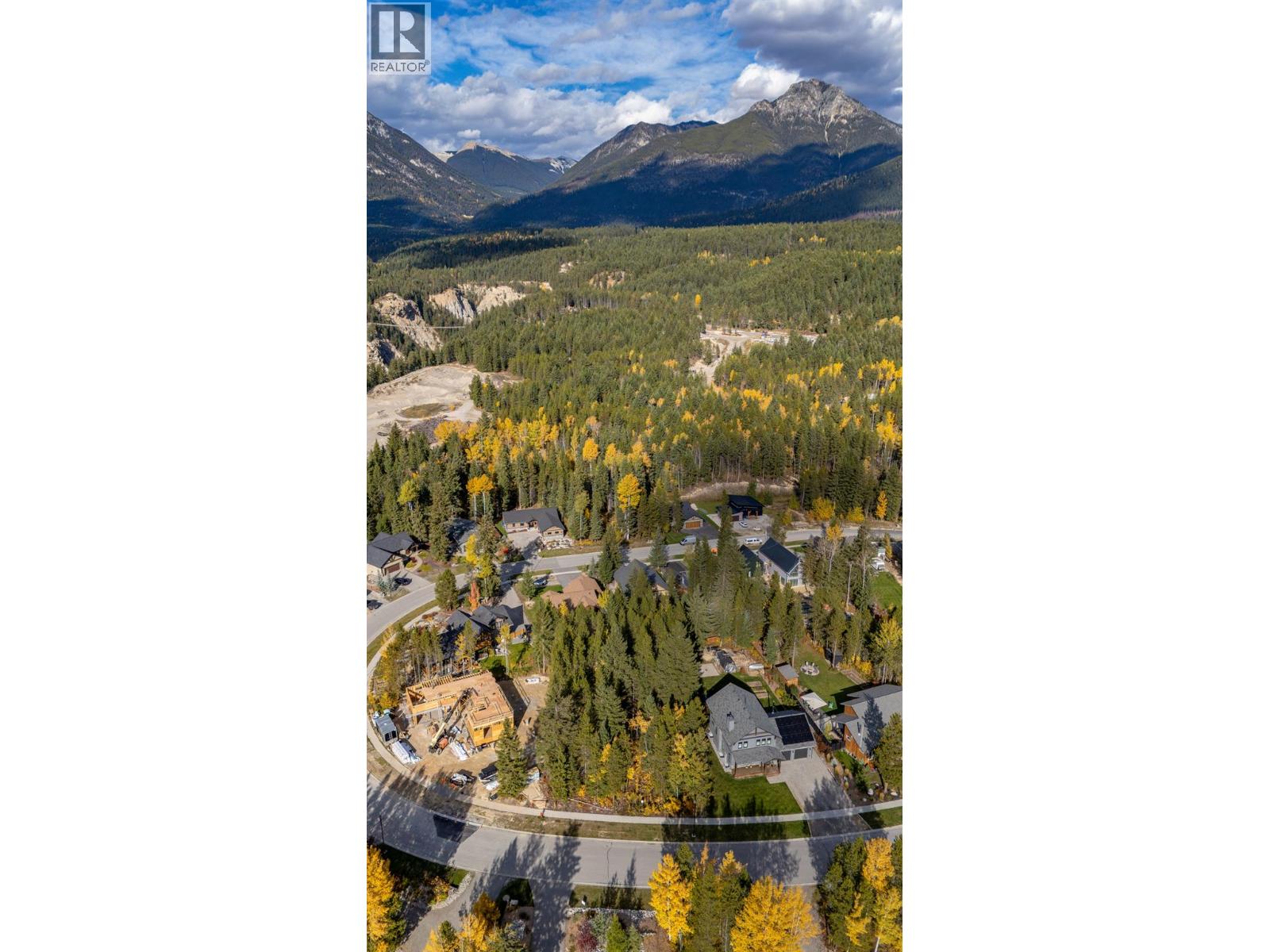 1520 Quartz Crescent