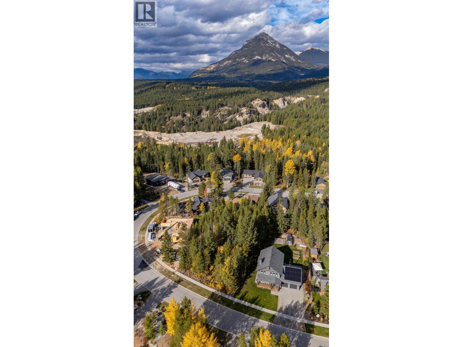 1520 Quartz Crescent