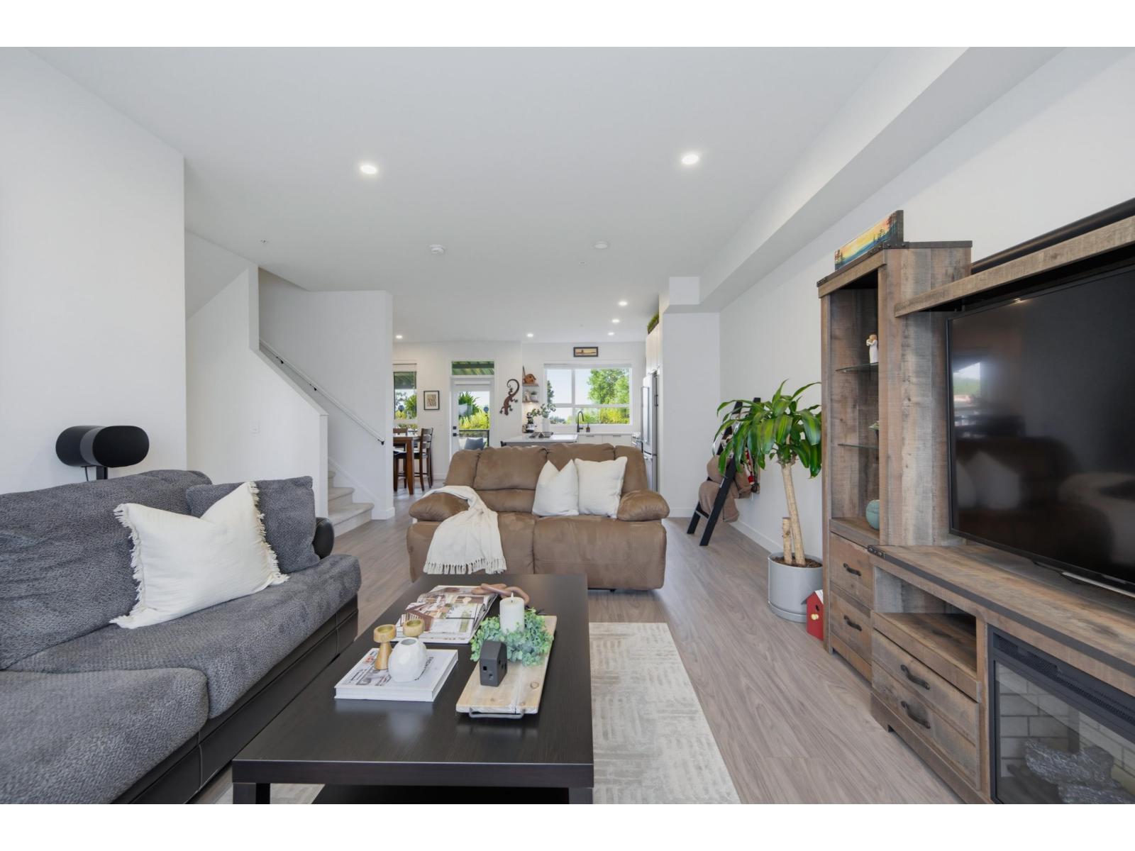 21 20150 81 AVENUE