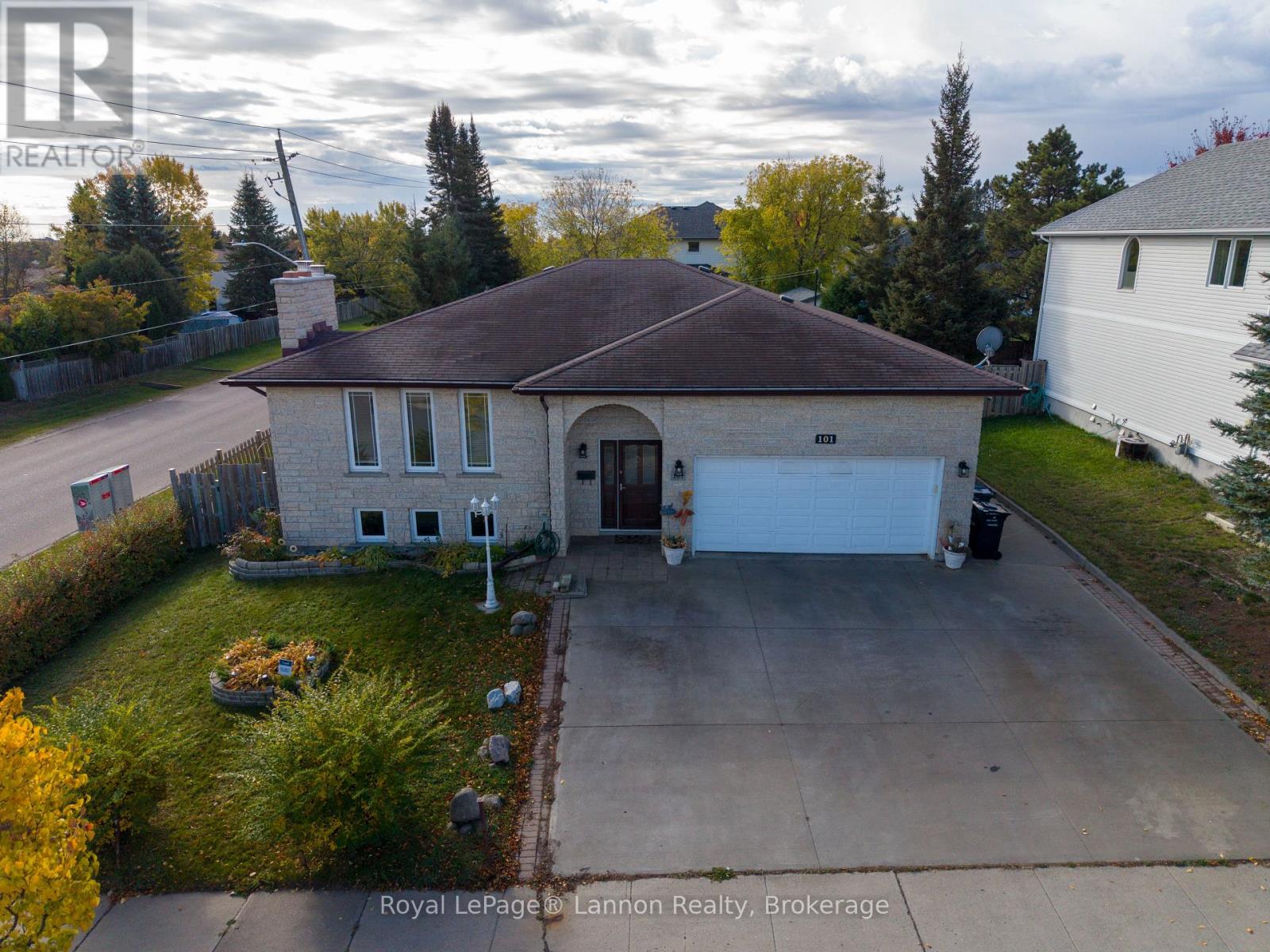 101 SUNCREST PLACE, Thunder Bay, Ontario