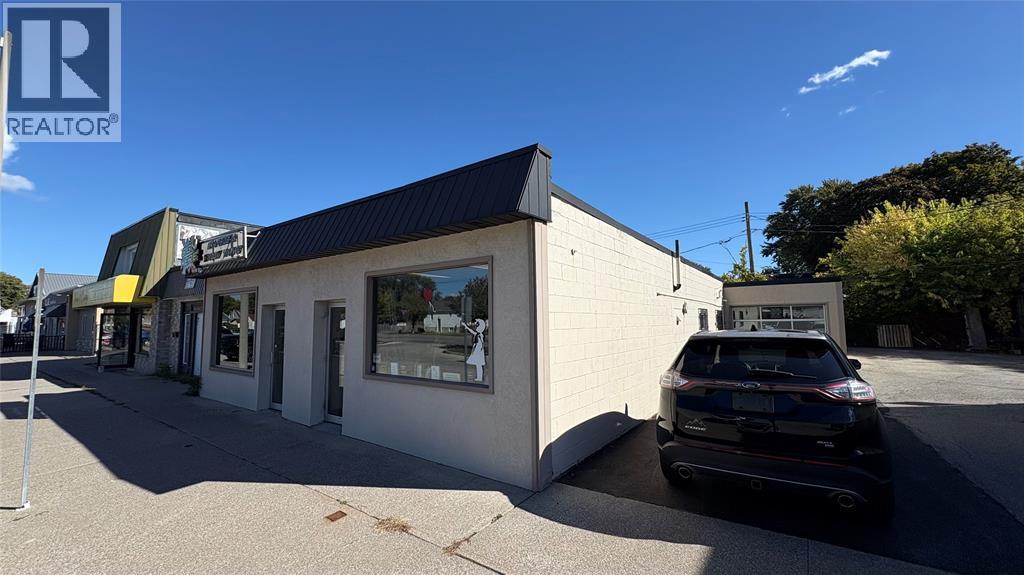 110 EAST STREET North Sarnia Ontario Canada N7T4A6 2