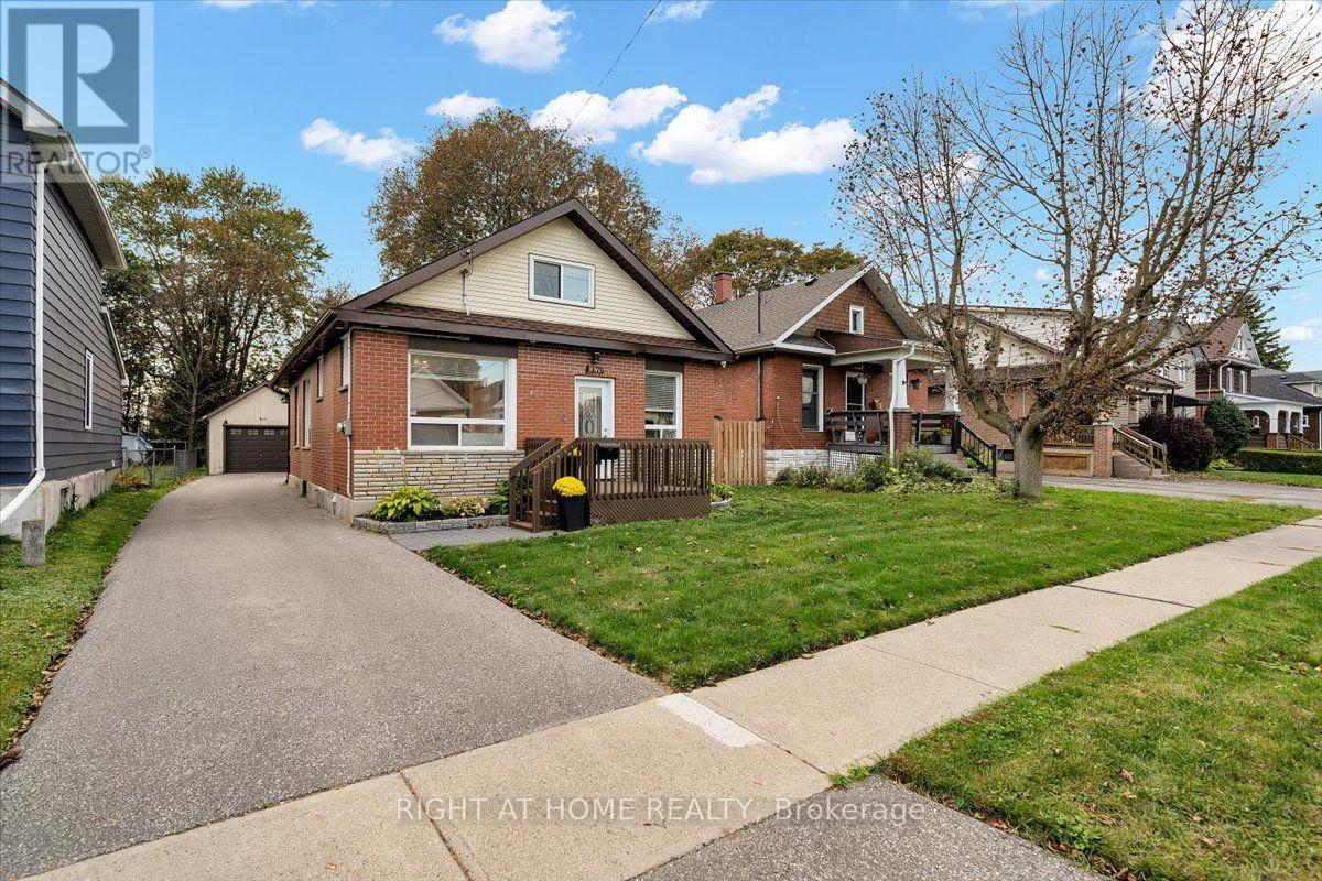 176 Burk Street, Oshawa, Ontario  L1J 4C3 - Photo 2 - E13874102