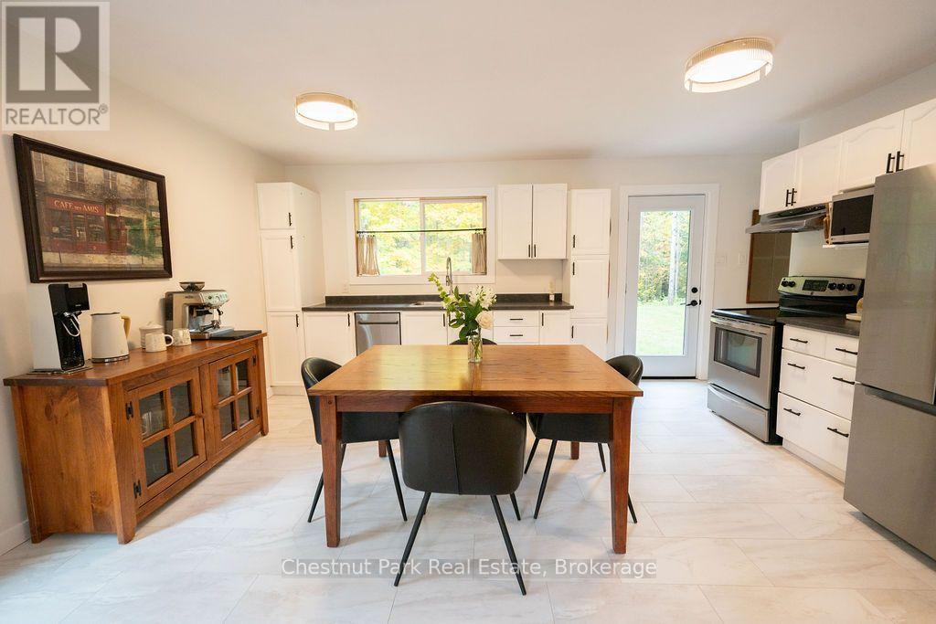 123 East Waseosa Lk Road, Huntsville, Ontario P1H 2J4 - Photo 15 - X13876970