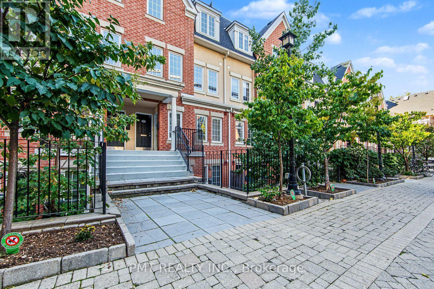 23 - 11 NIAGARA STREET