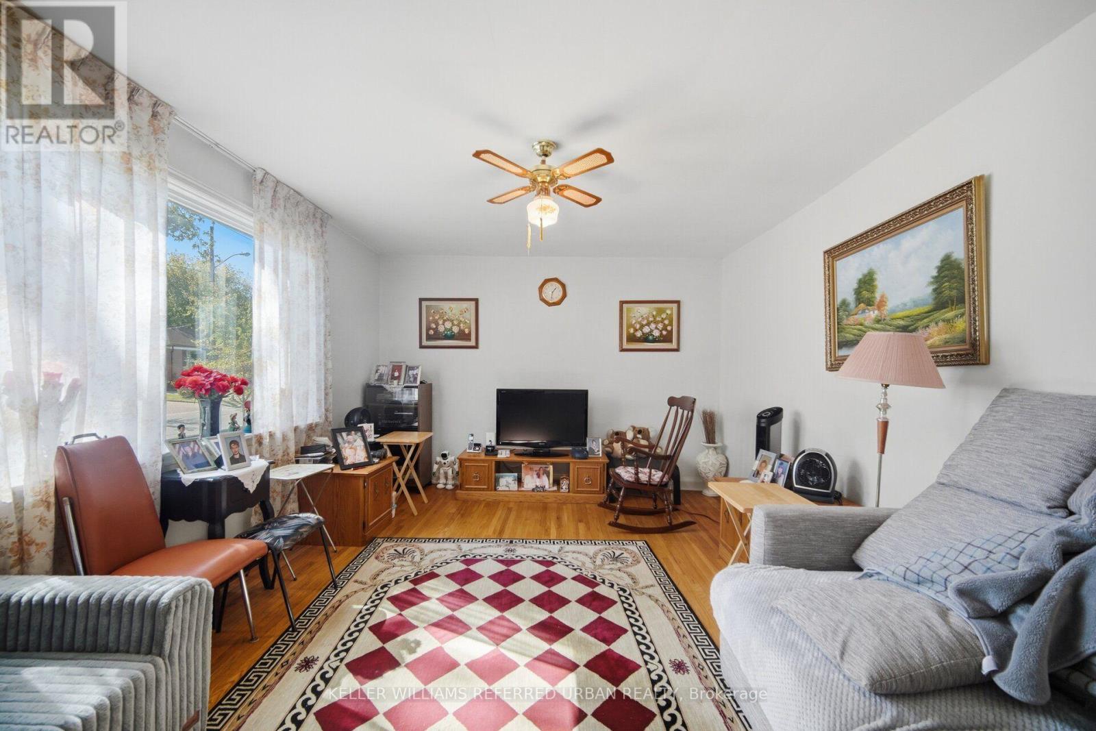 14 Verwood Avenue, Toronto, Ontario  M3H 2K8 - Photo 4 - C13876900